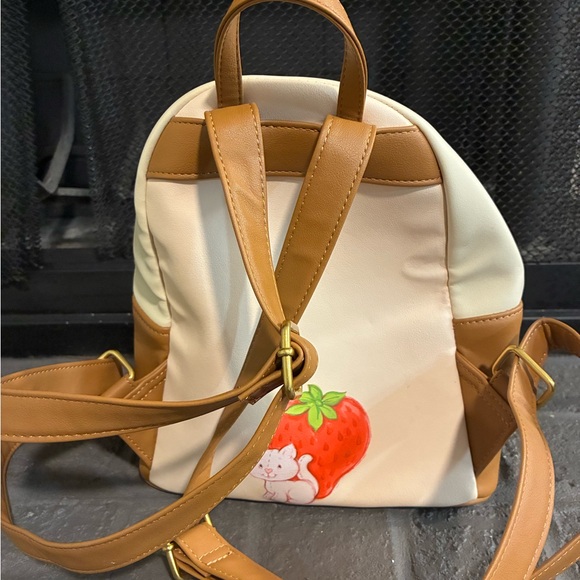 Strawberry Shortcake x Loungefly Cream & Tan Mini Backpack EU - Picture 2 of 3